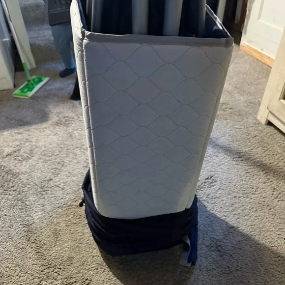 Nuna Pack and Play Travel Crib w/ Mattress & Carry Bag – Navy – Clean - Picture 5 of 9